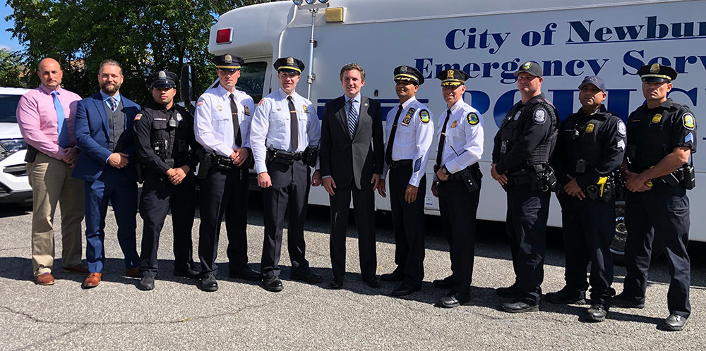 Senator Skoufis poses with Commissioner Gomerez, Chief Geraci and several City of Newburgh officers following the press conference.